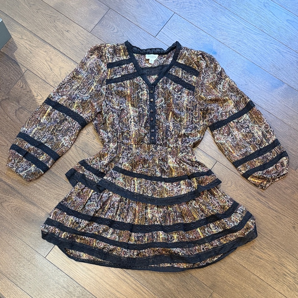 Allison New York Mini Long Sleeve Dress Size Medium Black& Gold C11-075
